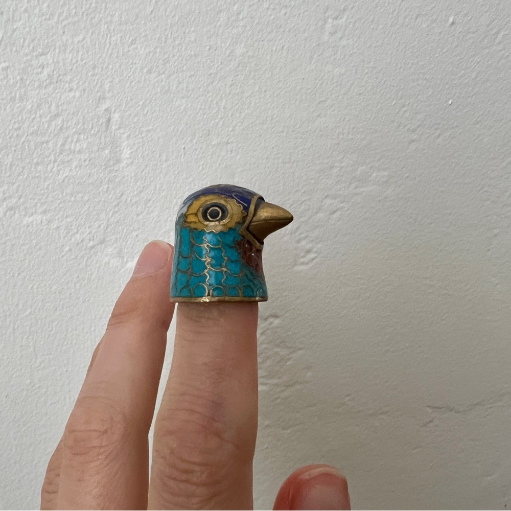 Vintage cloisonné colorful brass pidgeon parrot bird thimble sewing mid century - Picture 3 of 8